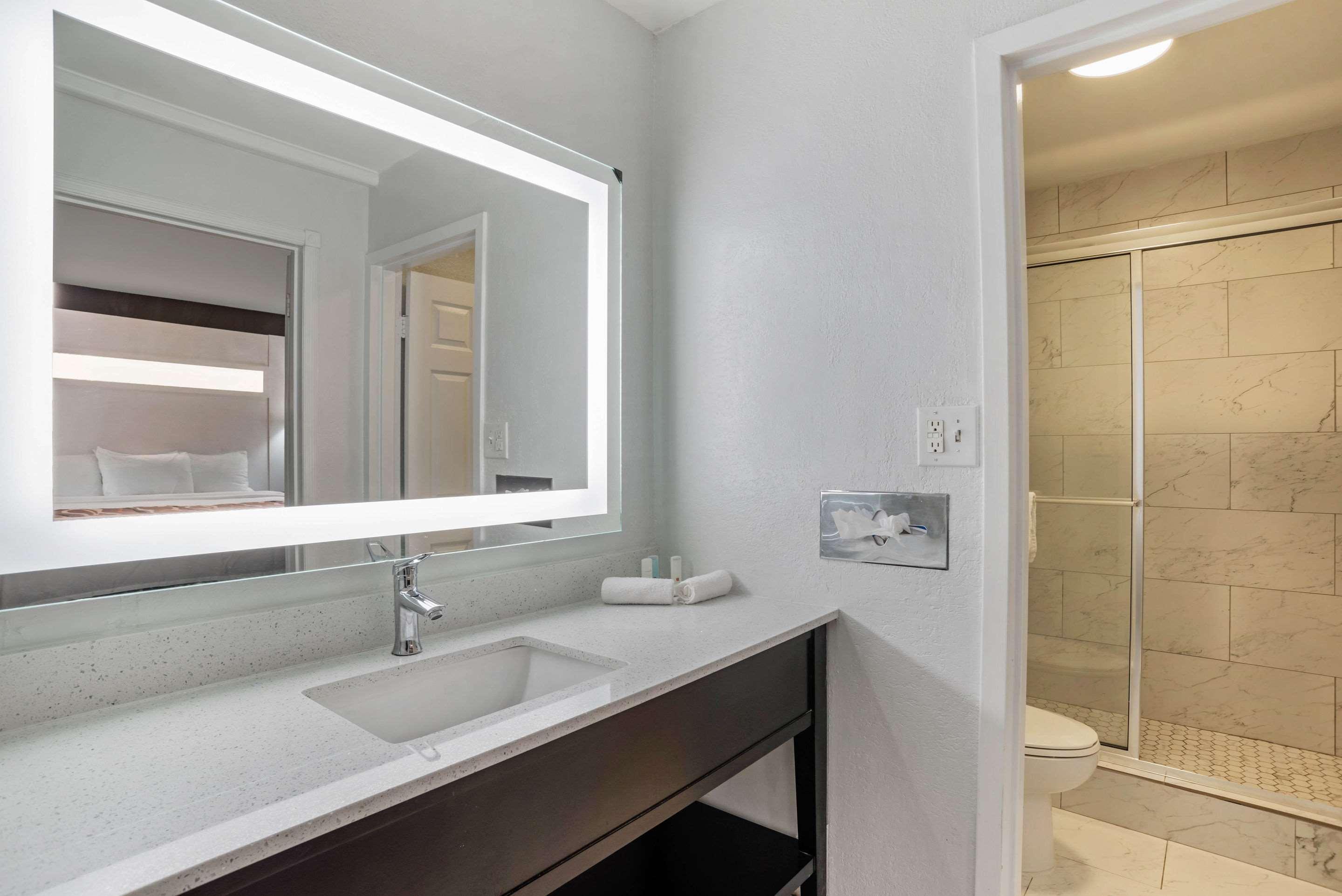Baymont By Wyndham Montgomery Al Luaran gambar
