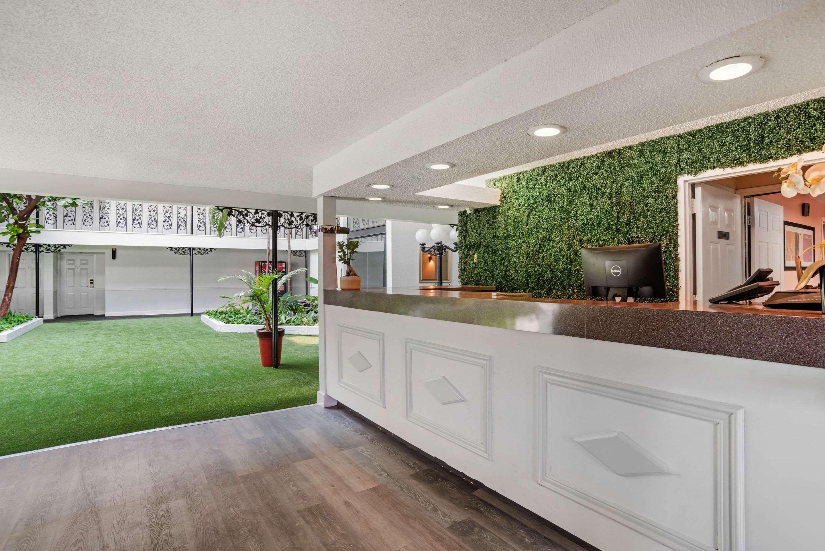 Baymont By Wyndham Montgomery Al Luaran gambar