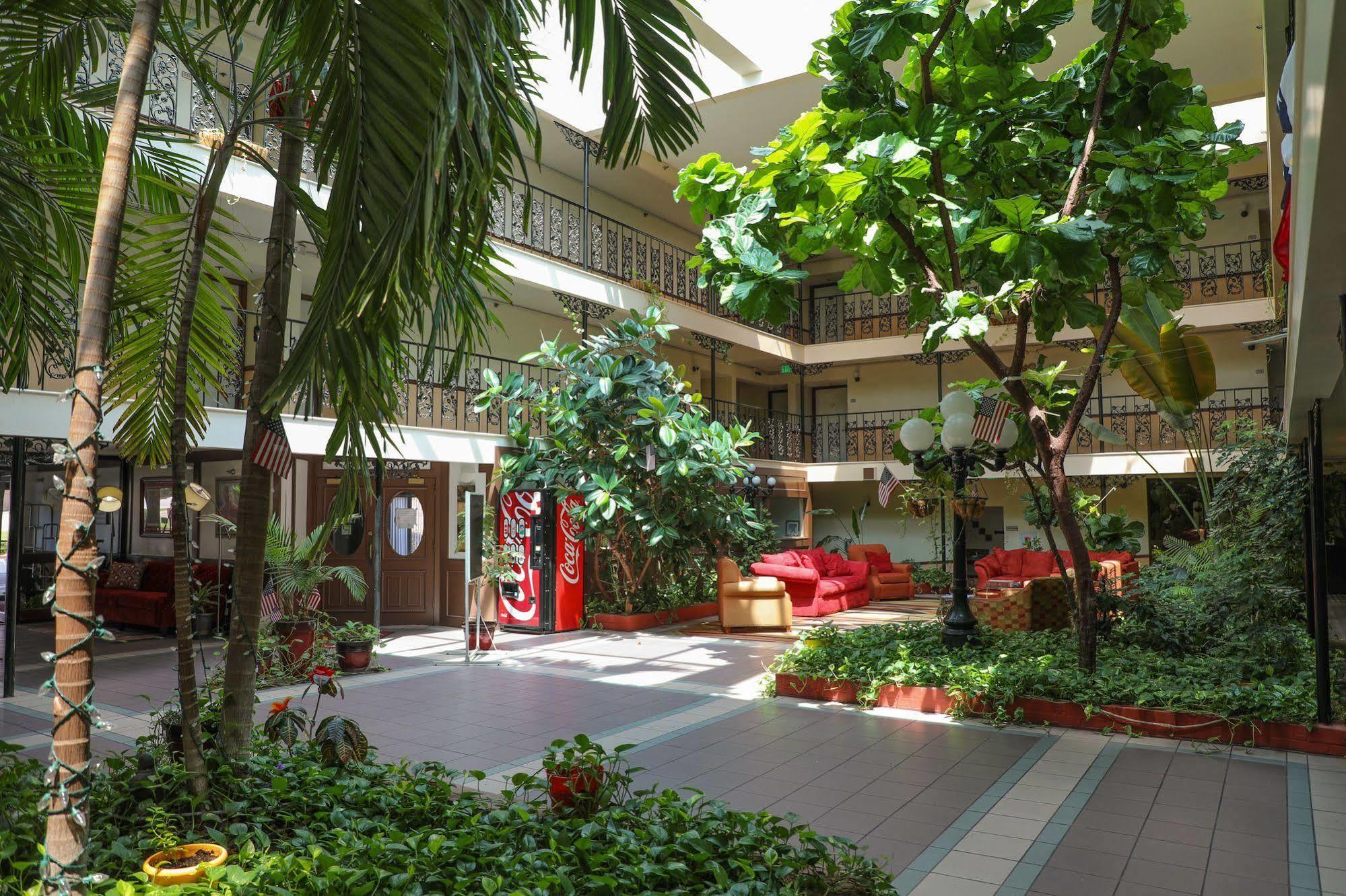 Baymont By Wyndham Montgomery Al Luaran gambar